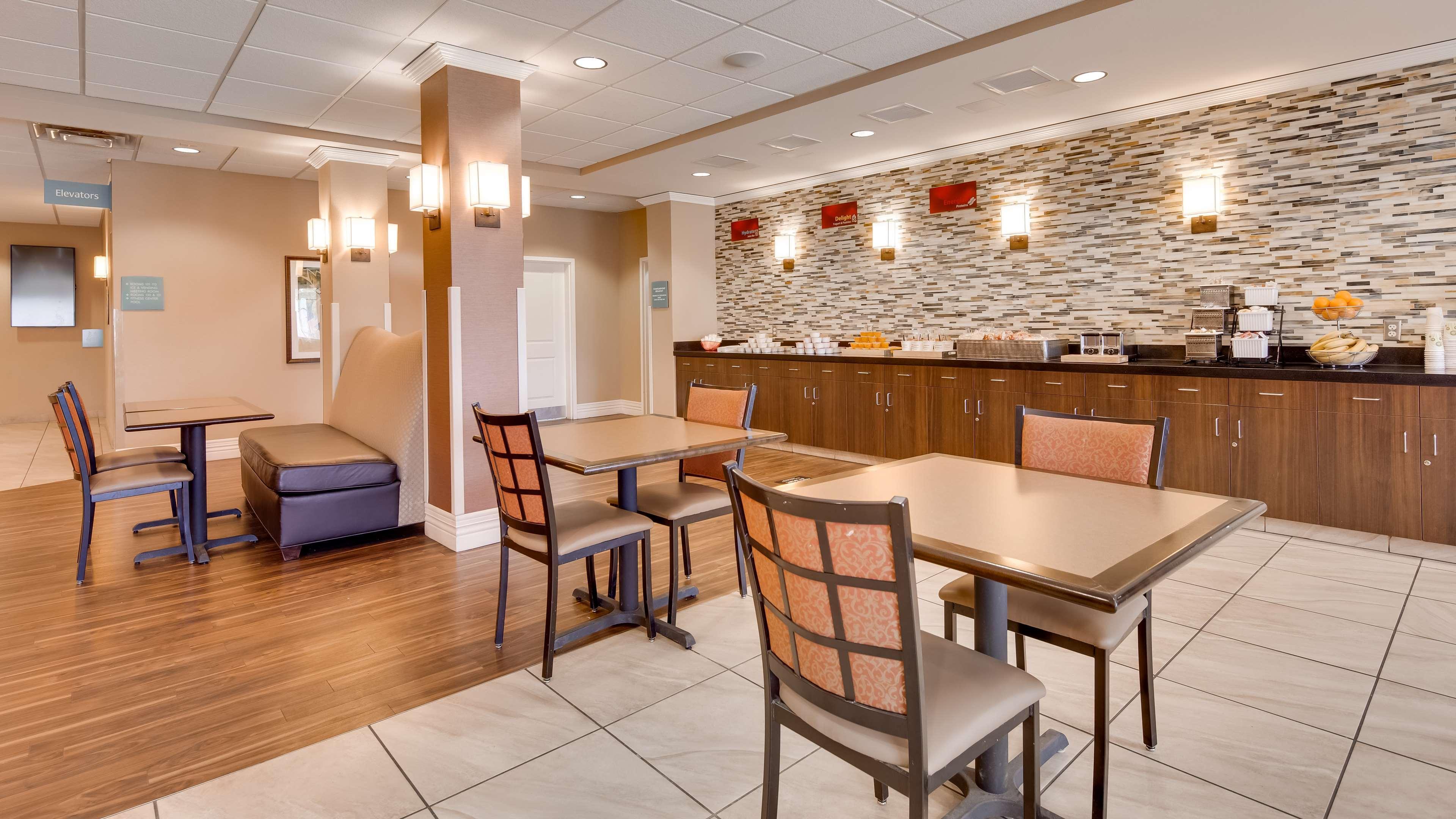 Best Western Plus Chalmette Hotel Exterior photo